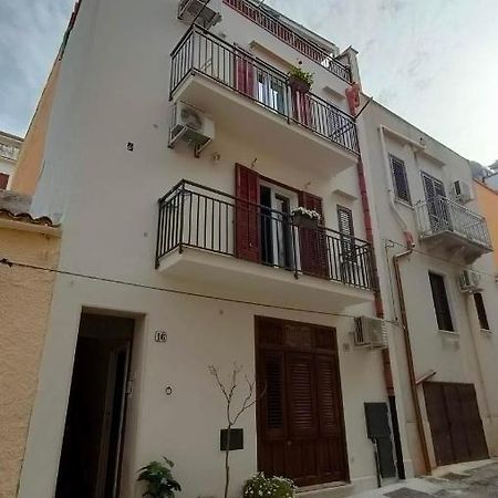 Casa Vacanze Gloria 卡斯泰拉马莱 外观 照片
