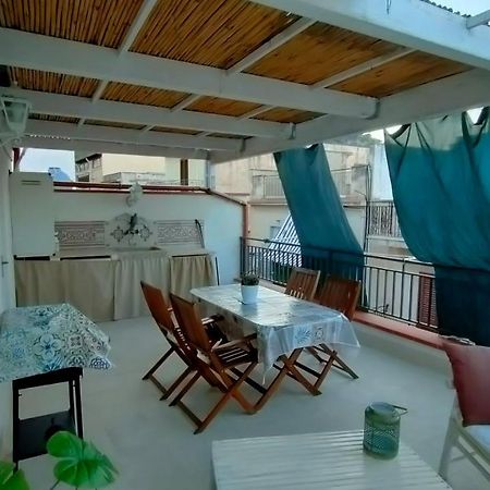 Casa Vacanze Gloria 卡斯泰拉马莱 外观 照片