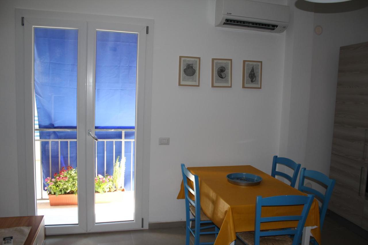 Casa Vacanze Gloria 卡斯泰拉马莱 外观 照片