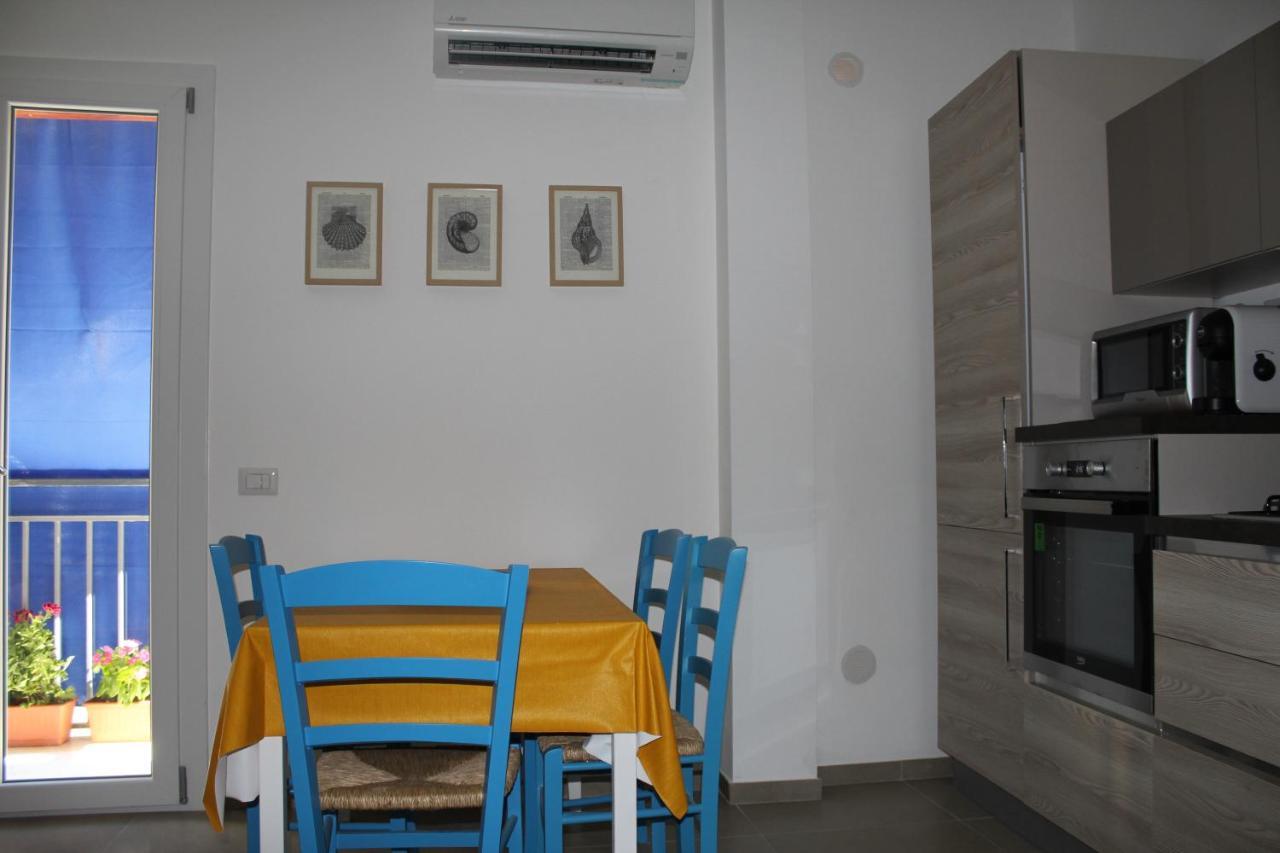 Casa Vacanze Gloria 卡斯泰拉马莱 外观 照片