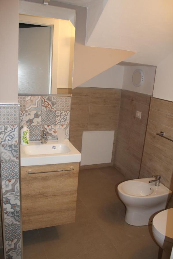 Casa Vacanze Gloria 卡斯泰拉马莱 外观 照片
