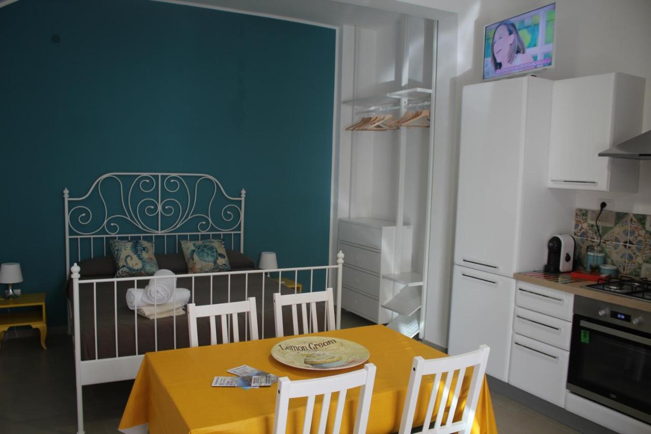 Casa Vacanze Gloria 卡斯泰拉马莱 外观 照片