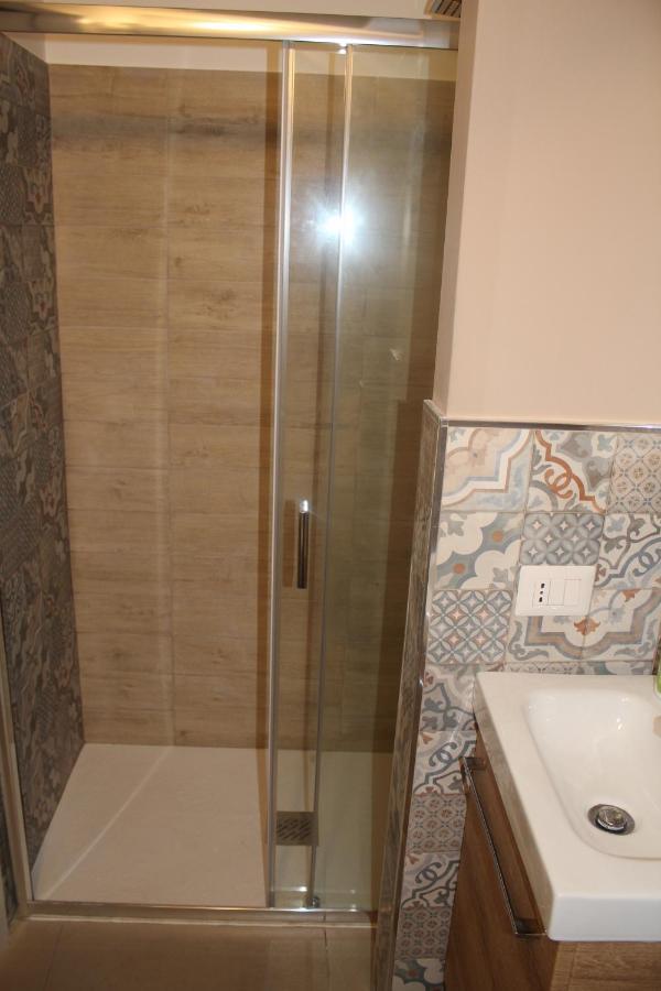Casa Vacanze Gloria 卡斯泰拉马莱 外观 照片