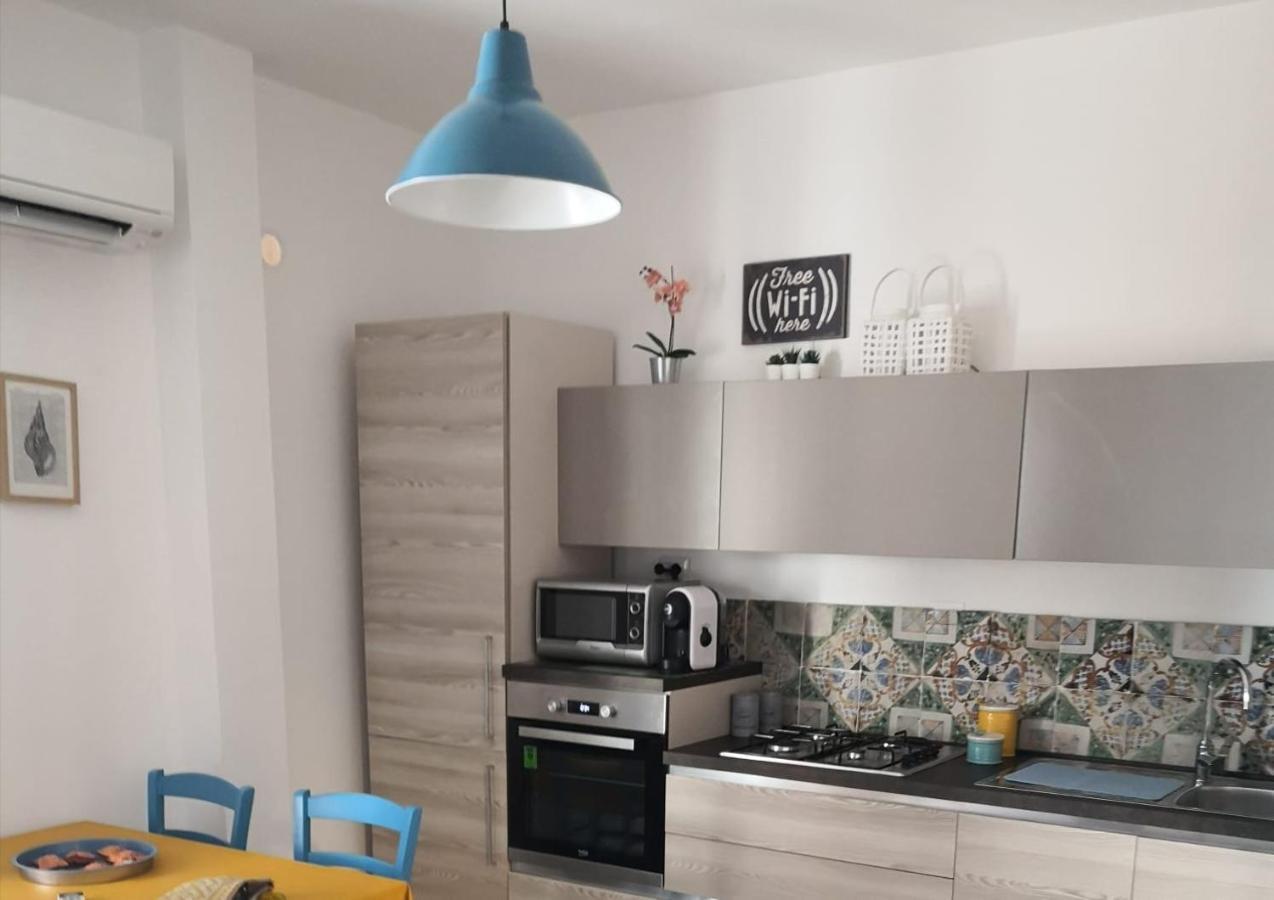Casa Vacanze Gloria 卡斯泰拉马莱 外观 照片
