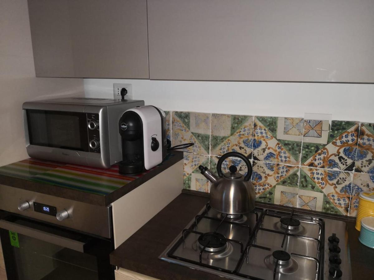Casa Vacanze Gloria 卡斯泰拉马莱 外观 照片