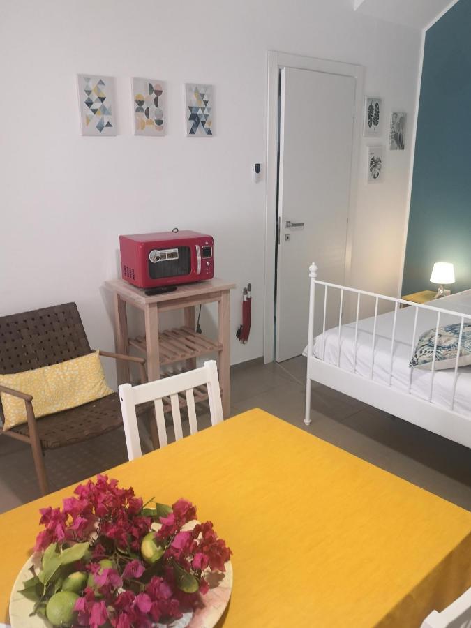 Casa Vacanze Gloria 卡斯泰拉马莱 外观 照片