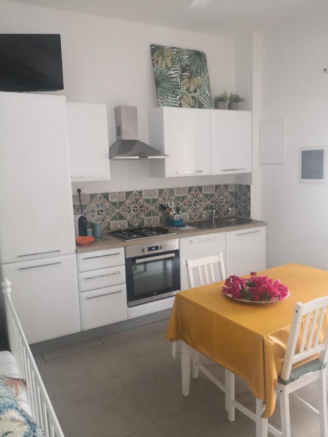 Casa Vacanze Gloria 卡斯泰拉马莱 客房 照片