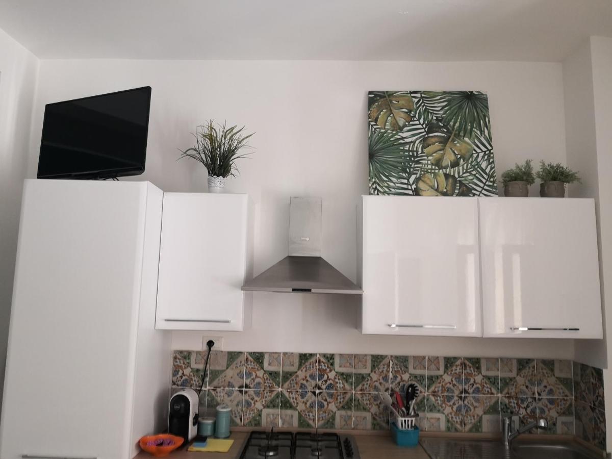 Casa Vacanze Gloria 卡斯泰拉马莱 外观 照片