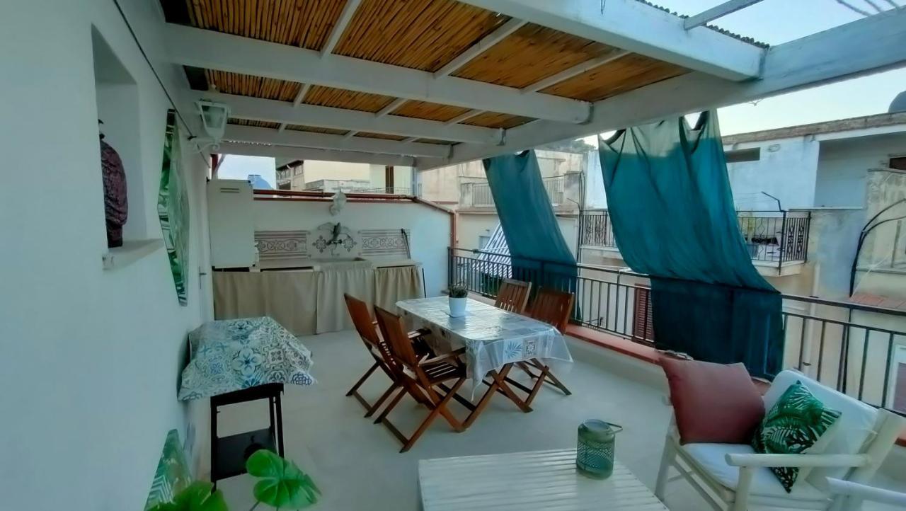 Casa Vacanze Gloria 卡斯泰拉马莱 外观 照片