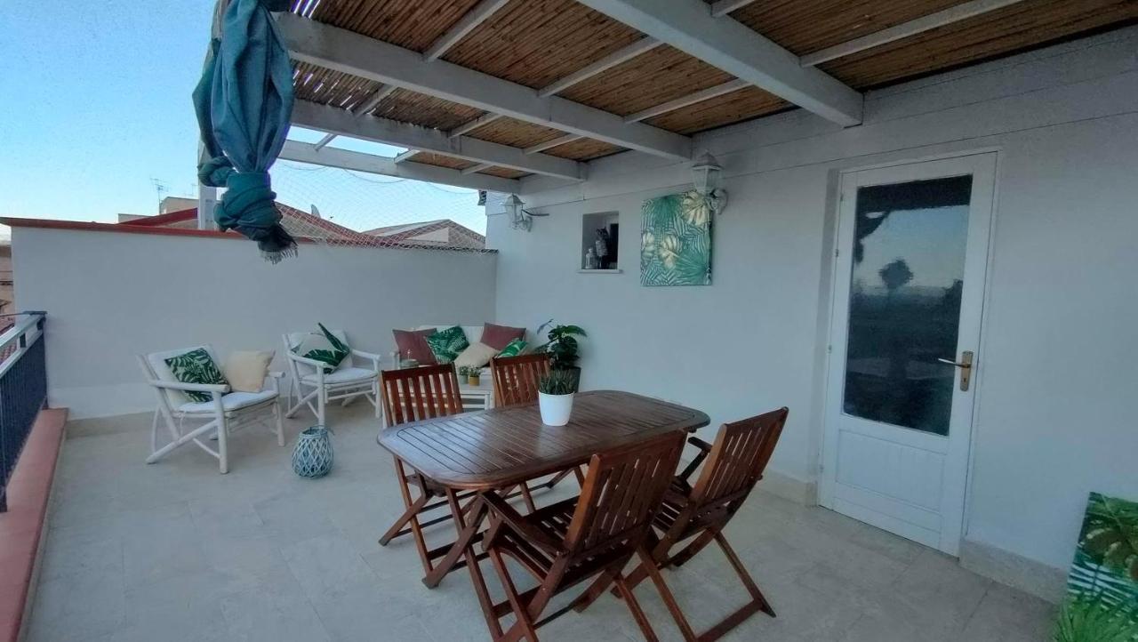 Casa Vacanze Gloria 卡斯泰拉马莱 外观 照片