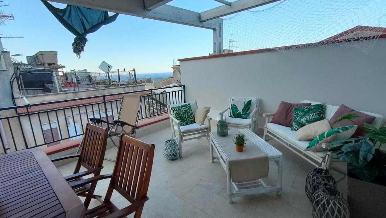 Casa Vacanze Gloria 卡斯泰拉马莱 外观 照片