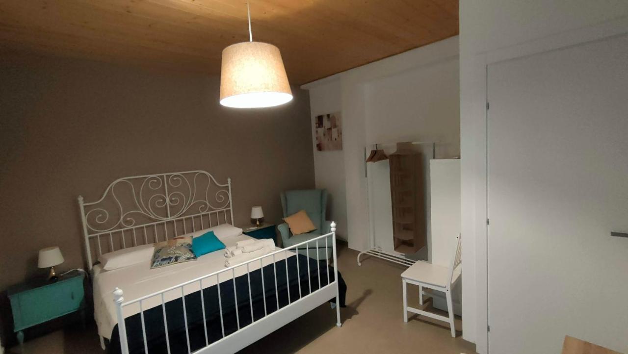 Casa Vacanze Gloria 卡斯泰拉马莱 外观 照片